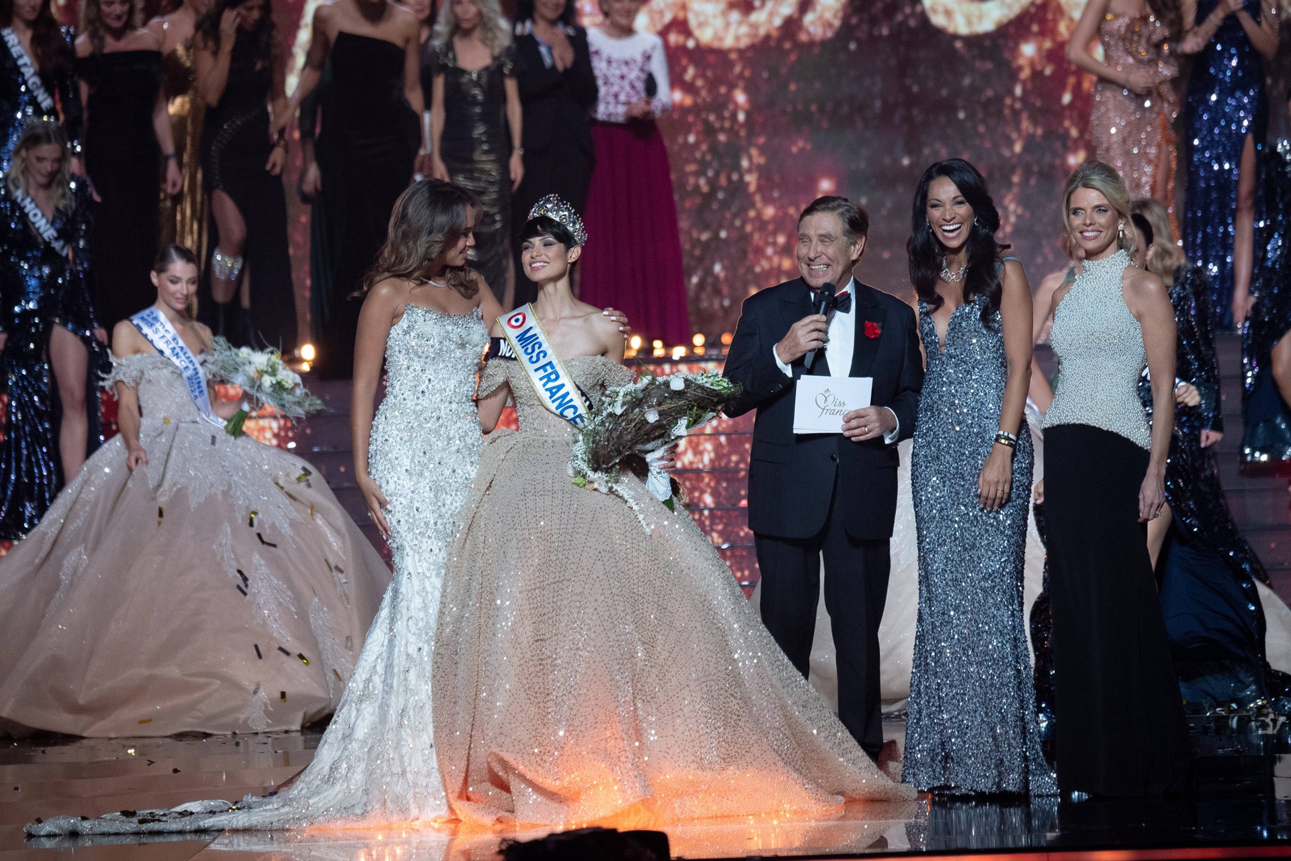 Eve Gilles élue Miss France 2024, un bouquet signé Gilles Sonnet